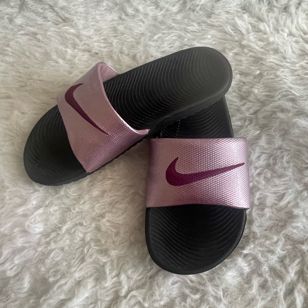 Nike slides.